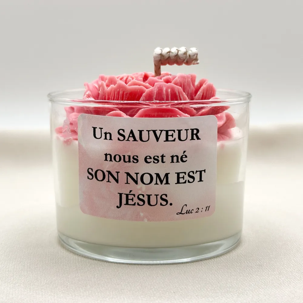 Bougie Pivoine « Un Sauveur nous est né » Luc 2.11 - Parfum Amor mio"."