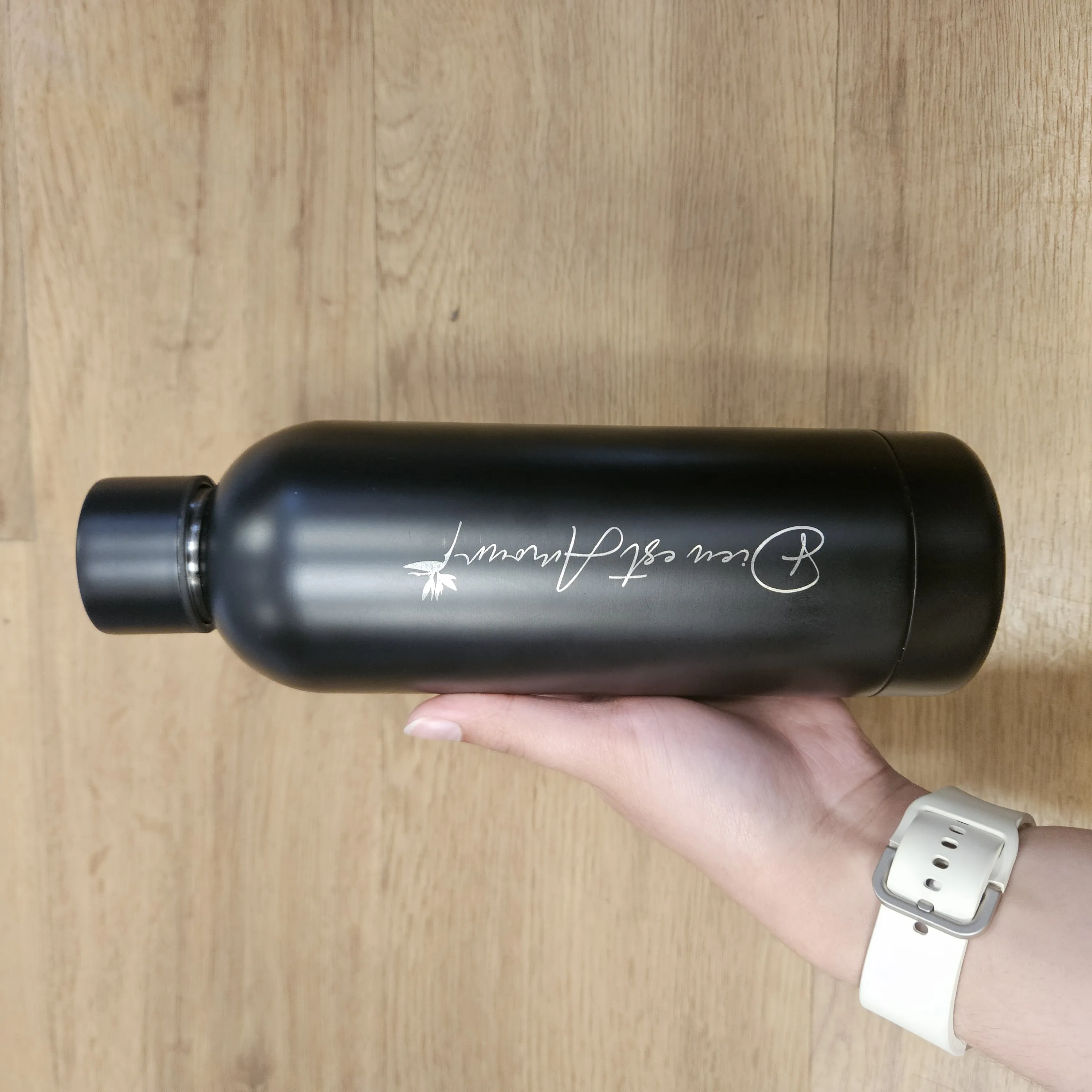 Bouteille isotherme noire « Dieu est amour »