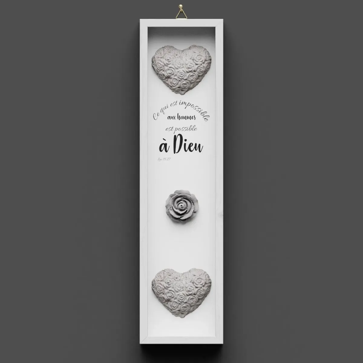 Cadre en bois, "Ce qui est impossible…" Luc 18.27 - Vertical, avec cœurs et rose en béton