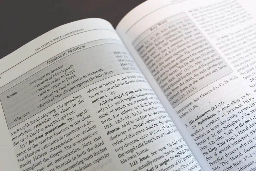 The MacArthur Bible Commentary, relié - [Hardback] Unleashing God's Truth, One Verse At A Time