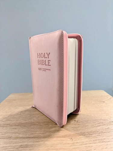 Anglais, Bible NIV, caractères élargis, moyen format, rose pastel, fermeture éclair - NIV Larger...