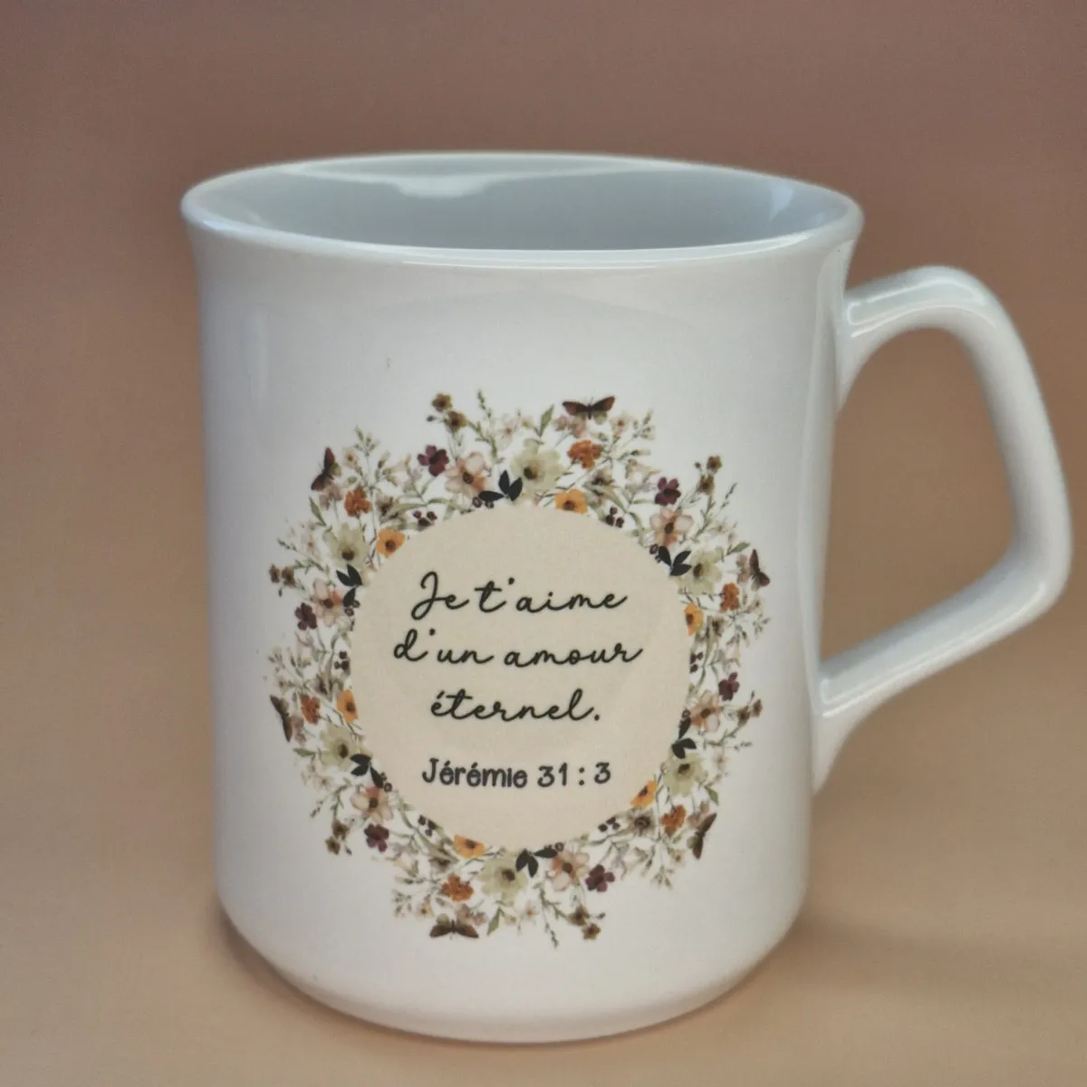 Mug blanc brillant - « Je t’aime d’un amour éternel. » Jérémie 31:3