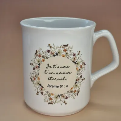 Mug blanc brillant - « Je t’aime d’un amour éternel. » Jérémie 31:3
