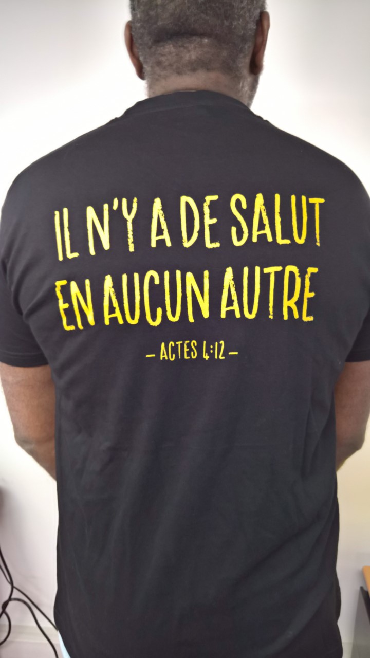 Jésus sauve + Il n'y a de salut - T-Shirt noir