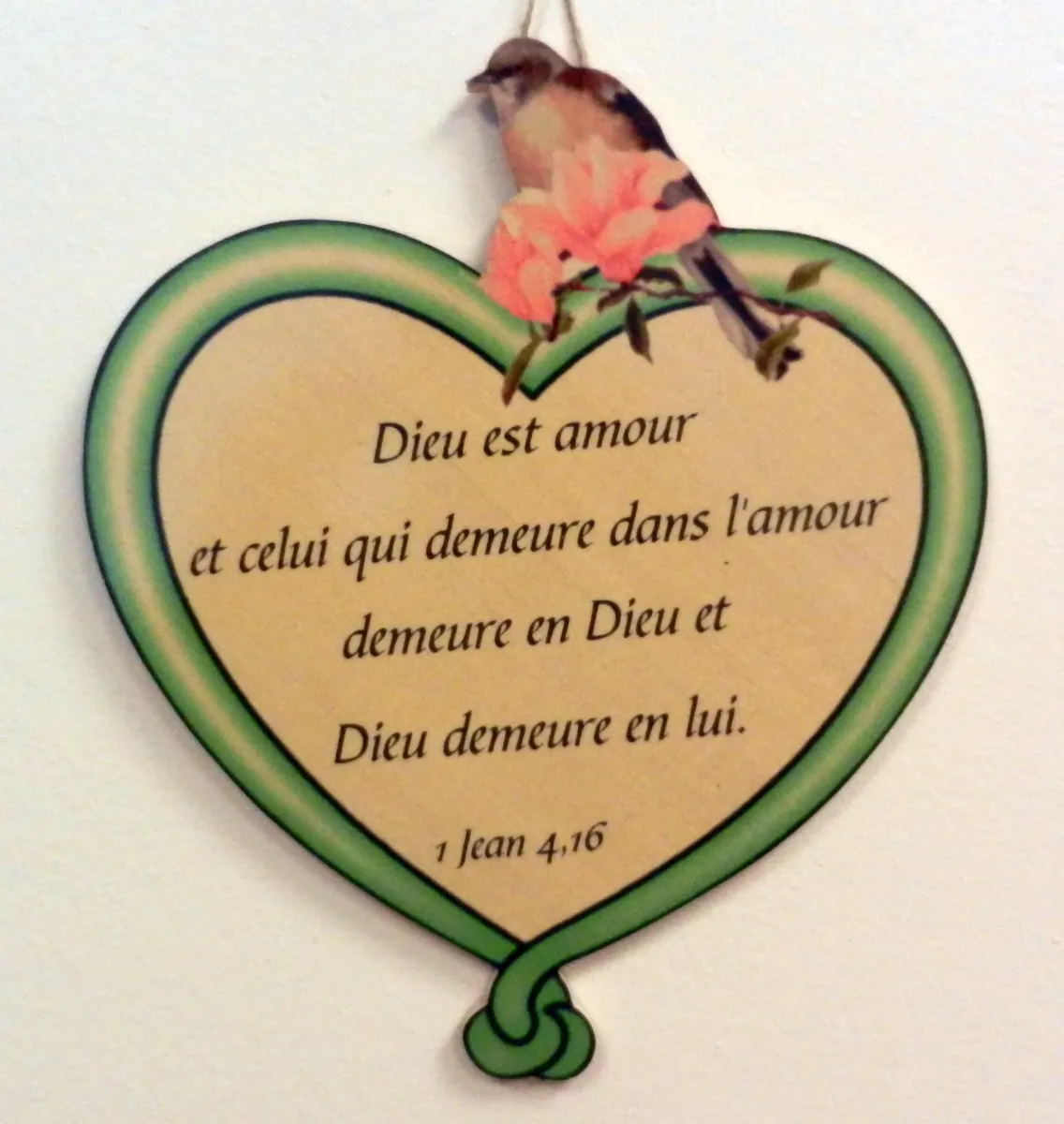 Bois cœur et oiseau, Dieu est amour […] - 1 Jean 4.16