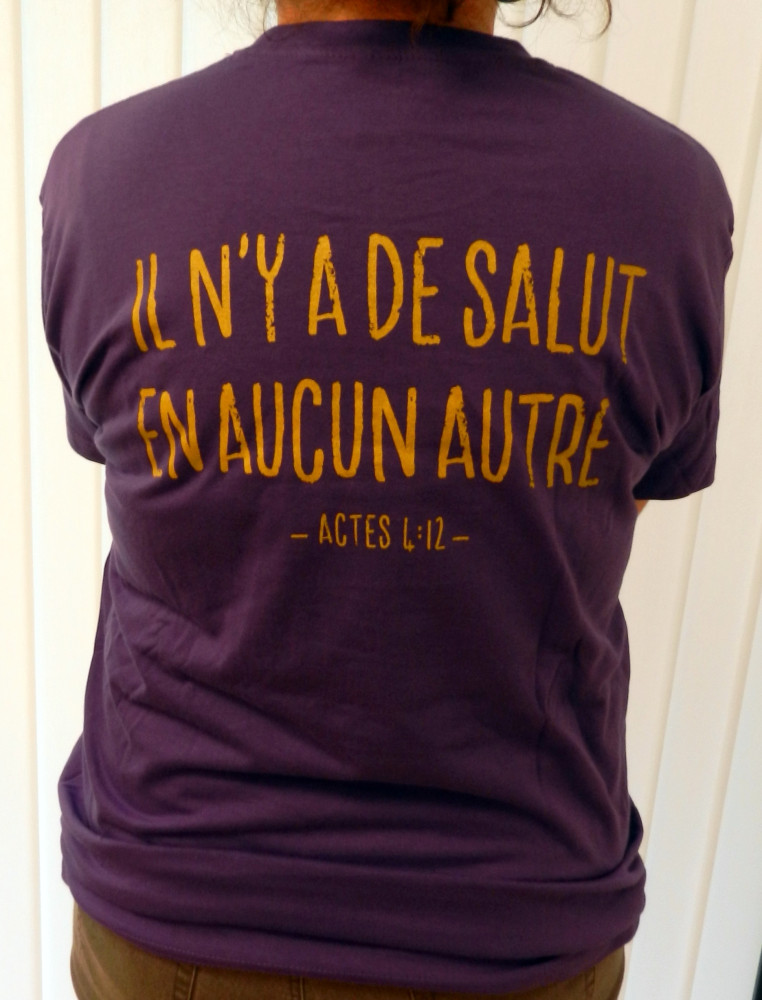 Jésus sauve + Il n'y a de salut - T-Shirt violet foncé