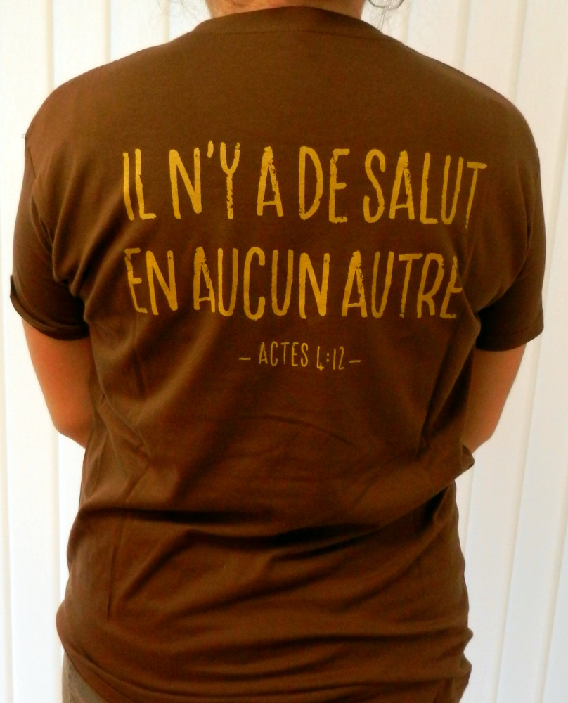 Jésus sauve + Il n'y a de salut - T-Shirt terre