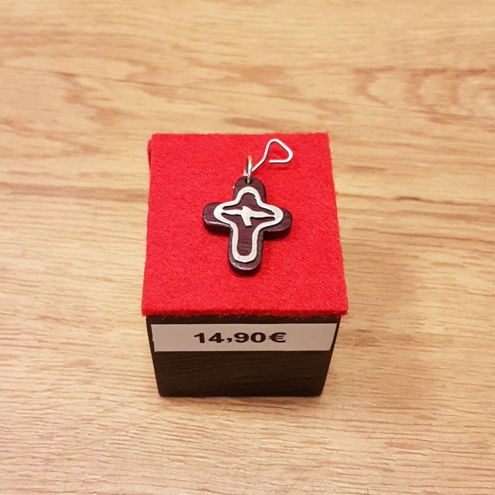 Pendentif Croix évidée avec Colombe en argent sur Croix en bois