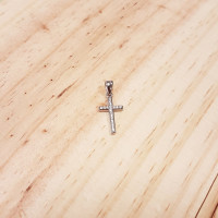 Pendentif Croix Argent 0.66 g et Brillants