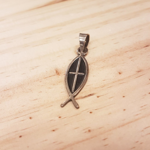 Pendentif Ichtus et Croix sur fond noir, en argent