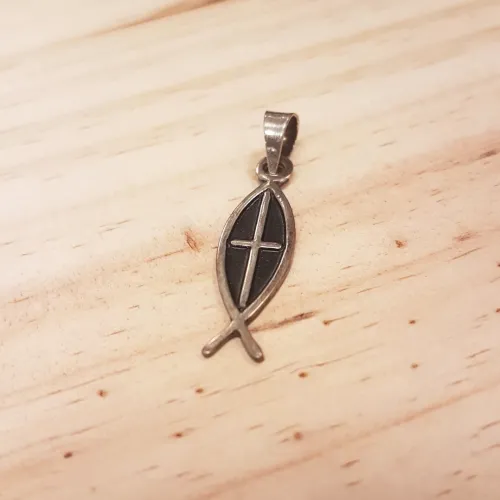 Pendentif Ichtus et Croix sur fond noir, en argent
