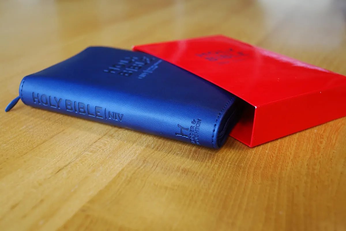 Anglais, Bible New International Version, miniature, souple, bleu, similicuir, fermeture éclair -...