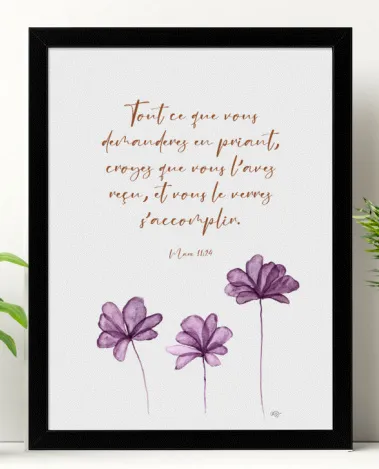 Cadre 3 fleurs violettes, «Tout ce que vous demanderez […]» - Marc 11.24, cadre noir vertical